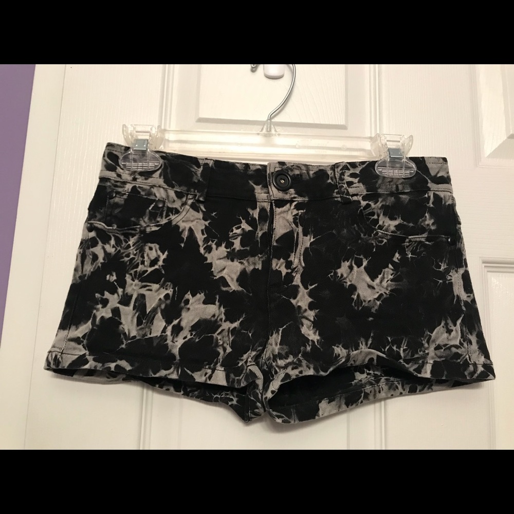 Black&White Shorts